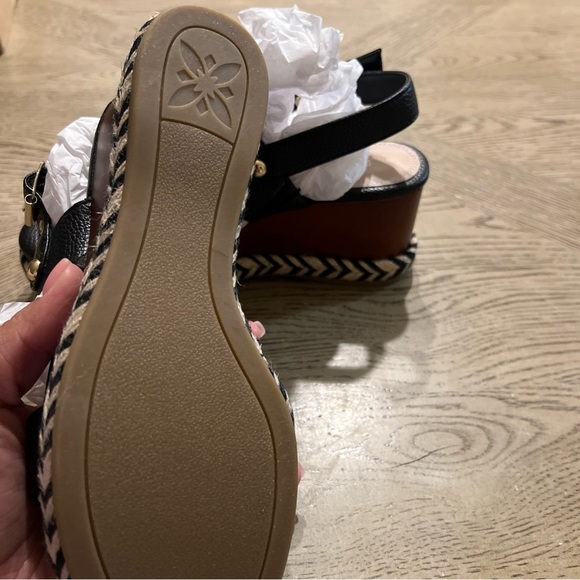 BCBG MAXAZRIA Womens Black 1-1/2" Wooden Platform Wedge Slingback Sandal 6M - Picture 2 of 4